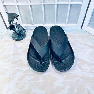 Crocs Women's Black Sandals Size 10